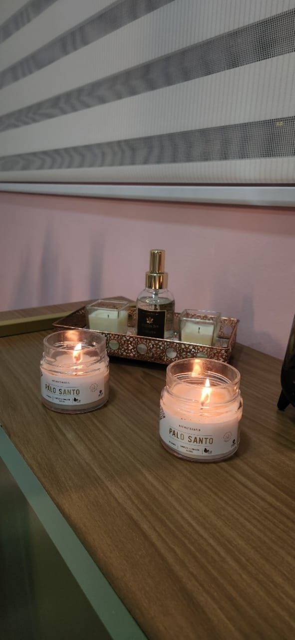 Aromaterapia com velas Palo Santo na clínica